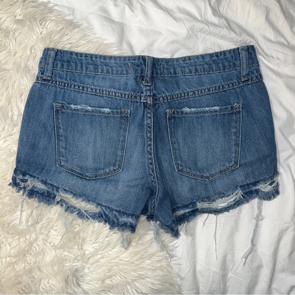 Klique B. | KL284 Distressed Denim Shorts Low Mid Rise Frayed Raw Hem Size 26